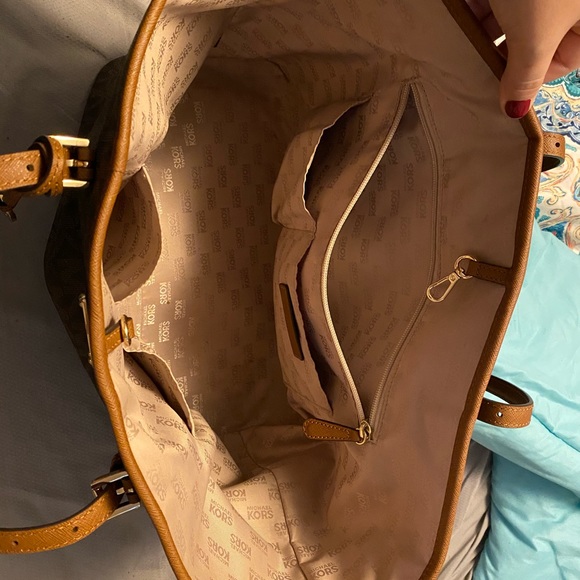 Michael Kors purse - Picture 2 of 3